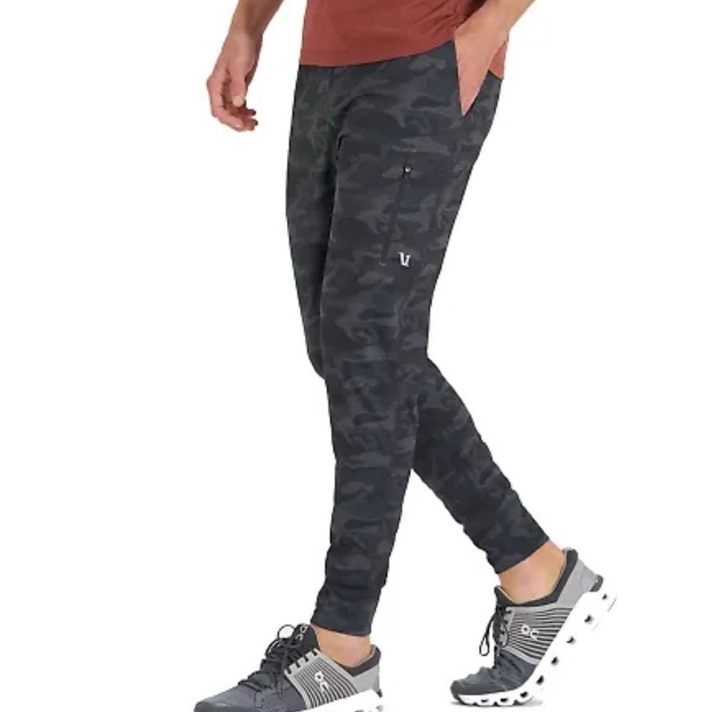 Vuori Sunday Performance Jogger Pants. Mens. Black Camo S